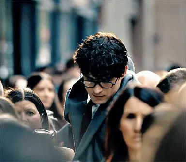 슈퍼맨(2025)가 낯선 곳에서 정착하기 위한 이민자의 정체성과 고군분투를 그리고 있다면 슈퍼걸(2026)은 그 어디에도 정착하지 못하고 갈곳을 찾지 못해 방황하는 이민자의 모습을 그리고 있다고 생각함
하지만 두 영화 모두 결국은 나의 자리가 어디인지, 진짜 내가 누구인지를 찾아가는 여정이어서 너무 좋앗어.....