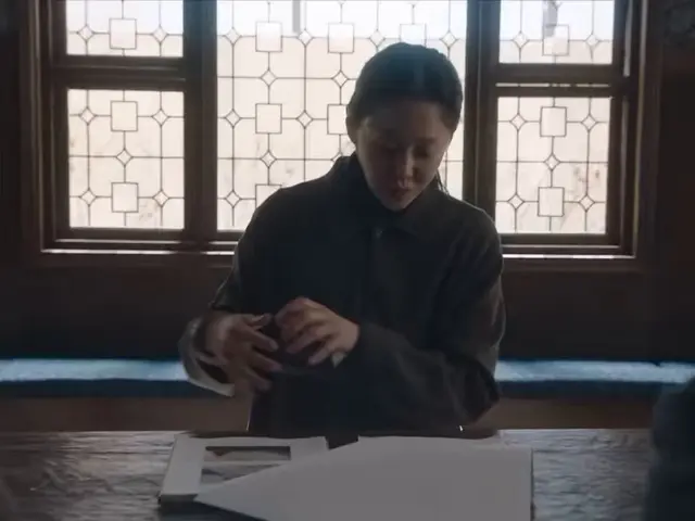 고현정 걍 연기한다는 생각이 안들고 ㄹㅇ 살인해본사람마냥 느껴짐 저렇게 대사치는와중에 손 덜덜 떨면서 컨트롤하는데 안어색하고 디테일이 미쳣음...