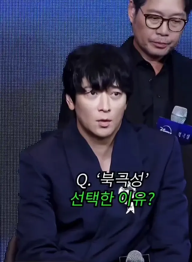 북극성 전지현 x 강동원 케미 미치셧슨...
경림언니 : 오랜만의 드라마인데 강동원씨가 북극성을 선택한 이유는 ?
동원참치 : "전지현"씨 때문에 선택을 했구요
지현웅니 : ( 어머 모야)
아 둘다 ㅈㅉ 귀여워...