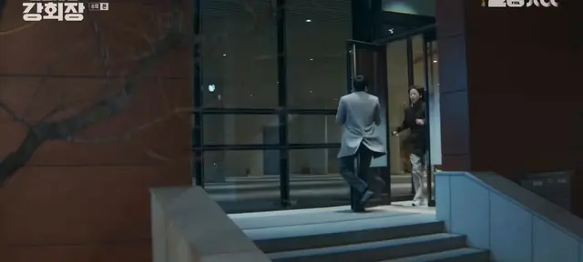 <신입사원 강회장> 황준현 갇혔다가 나오는 이상재 전무님 보고 눈물 글썽이는 거 둘이 존나 애틋한 것 봐 강용호 이상재 완전 찐사잖아..