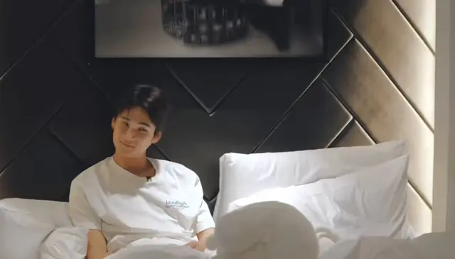 연애실험실
찬양명주 3일차 밤 개개개개개개꽁냥거려
찬양이 명주를 진짜 좋아하는게 제3자인 내가 봐도 보인다는게 좀 좋다,, 아 이거 재밋네