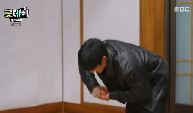 해인오빠
굿데이 나가셔서
맨손으로 사과 뽀개기 하심...