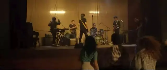 사실 난 <싱 스트리트> ost 중에 최애는 Brown Shoes임 일단 비트가 너무 너무 내취향이고 마지막 무대에 너무 잘어울리는 곡임... 나도 뛰쳐나가서 같이 뛰고싶고