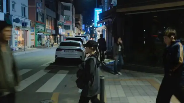 얘들아 너네는 어릴 때 동네 친구가 깡패돼서 졸졸 쫓아오면 어떨 것 같아? 근데 말투랑 기억은 여전히 애새키고 영원히 쫑알쫑알거림 막 얼음땡 시범도 보여줌
박보영 김성철이 말아주는 골드랜드... 우기희주처하자