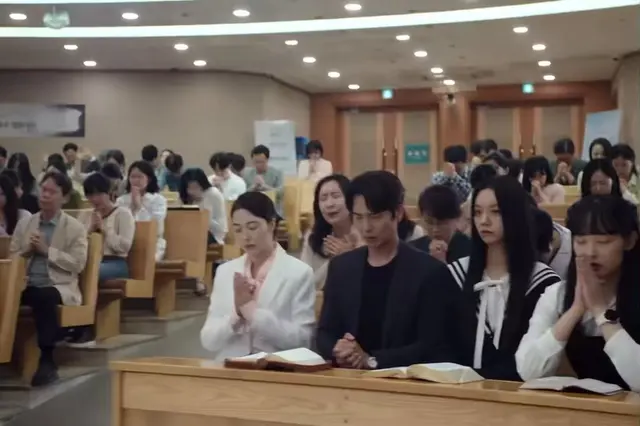 본인은 죄지은게 없어서 기도할 것도 없다 생각하는 오만함도 웃긴데 그래서 기도하려고 일탈하는 남다른 꼴통력이 ㅈㄴ 웃김
#선의의경쟁 #혜리
