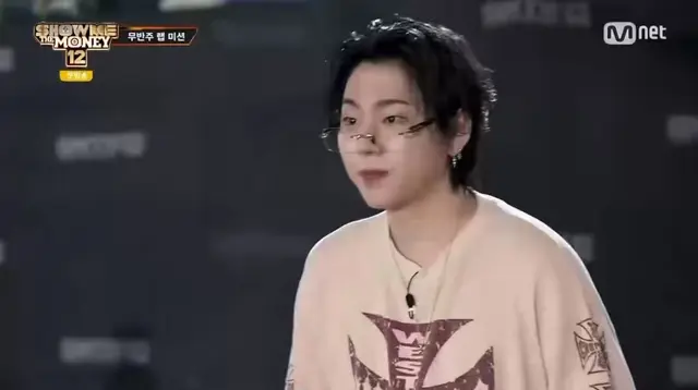 지금 우지호 제일 좋아하는 깔깔유머집5분웃음말장난폭격당햇는데 하필 그게 쇼미라 웃음 꾹 참고 >이거.. 왜.. 의도가 있으신... < 이러고 말도 다 못 이은 채로 황망하게 떠남 ㅜ 하