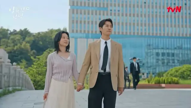 오늘 왜 이렇게 이쁘게 입고 왔어? 나 깜짝 놀랐잖아
- 내가 안 붙잡았으면 법원에 들어가려고 그랬어?
나 신분증 두고왔어
김도영 너 진짜 미쳣어(p #윤두준 #두준