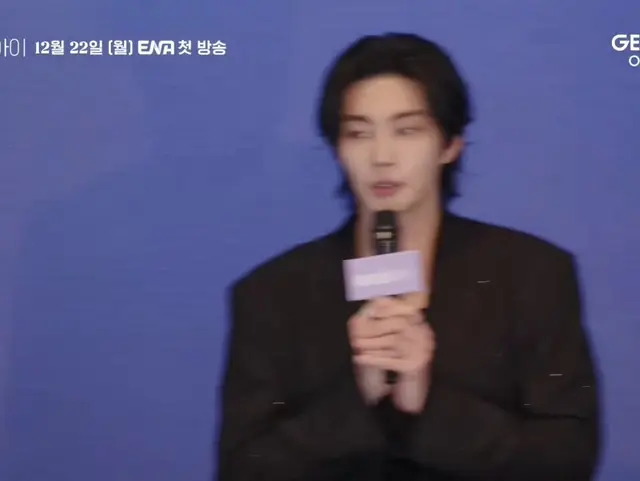 “제가 이제 내년에 마흔이 되는데요, 이제 더이상 아이돌이란 역할은 못 할 것 같아요 이번이 마지막입니다 꼭 많은 홍보 부탁드립니다 잘되고 싶습니다” <<마지막까지 무리무리 개큰무리 웃겨 죽겟네 내년에 마흔되는 아저씨가 아이돌로 무리한 >아이돌아이< 많관부 ㅜㅜㅋㅋㅋㅋㅋㅋㅋㅋㅋ