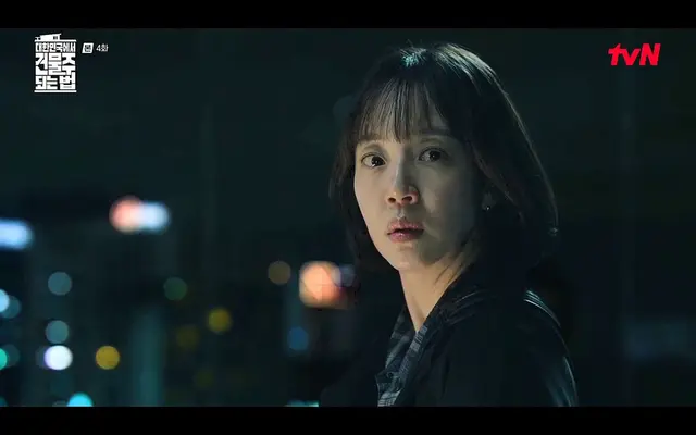 휘파람 불면서 들어오는 것도 너무 소름돋고 명패로 확인사살까지 하는 게 진짜 개무서워 ㅠㅠㅠㅠ