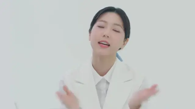 ㅡ
맨날 지들 끼리만 울고 짜는 거 보다가
드라마 안에 시청자도 끼워주는 거
너무나 오랜만.
주인공 외에 보는 사람들 모두가
이 질문에 생각 해 볼 수 있는 시간을 주고
몰입 할 수 있게 만드는 구도.
결정적으로 "또 시작 이구나" 싶은
상담직원의 표정 연기까지.
천국보다아름다운