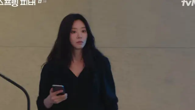 스프링 피버 진짜 또라이 아니야 이거ㅋㅋㅋㅋ
어린이가 수영장에 빠져서 허우적대는데 선재규가 구해주러 뛰어들었는데 애기가 자길 향해 헤엄쳐 오는 선재규가 뒤에 스크린에 나오는 상어랑 겹쳐 보여서 무서워서 생존본능으로 헤엄쳐서 도망치는거 ㅆㅂㅋㅋㅋㅋㅋㅋ