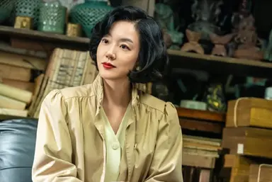 '파인:촌뜨기들' 임수정, 새빨간 립스틱 바르고 사모님 됐다⋯파격 그 자체