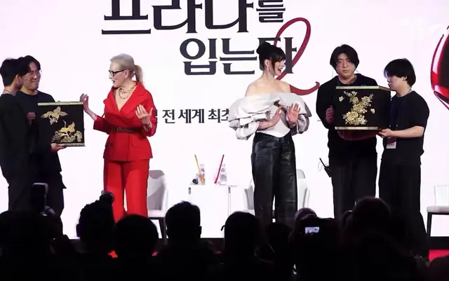 악마는 프라다를 입는다 내한선물 기가막히게골랏다
어떻게 하이힐과 꽃신을 합쳐만들엇지 ㄴㅁ아름다와.......