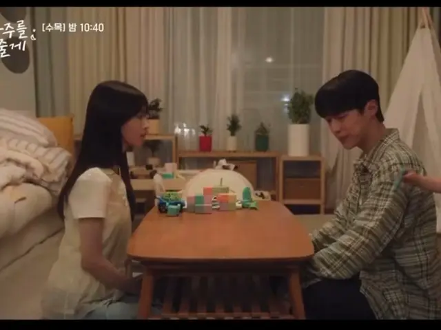 우주를줄게 태형현진
동거문제로 대면하고있는데
우주가 와서 펜 주고 감.. 너 진짜 천재야?
노정의 배인혁 결국 웃참못하고 현웃터진거
#야이거진짜같다.. 아기쀼 응원지지연대합니다