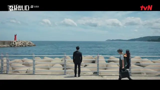 #감사합니다 엔딩 #신하균
작은 쥐새끼는 많이 잡았으니, 이제 큰 놈을 잡으러 갑시다.
감사원 스카웃 제안받는 신차일 미친거 아니가!!!!!!!!!!!!!!! 이거 정진영 신하균 투탑으로 2시즌 준다는 뜻 맞죠 안나오면 티벤에 처들어간다ㅠㅠㅠㅠ