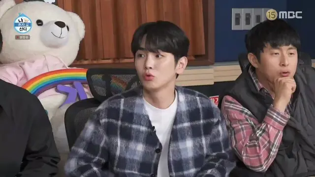쌰갈
무인택시 주제 나오니까
기사님 없으면 정치 얘기는 누가하냬
여당이십니까? 야당이십니까?
