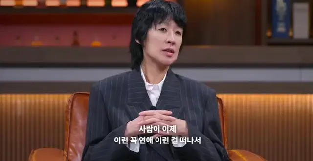 오늘의 솔로지옥 홍진경 명언..
사람이 연애 이런걸 떠나서 멘탈이 나갈때가 있어요 완전 붕괴될때가 있어요
그럴때는 자꾸 여기저기 헤집고 자기 얘기하고 그러지말고 그냥 좀 가만히 ...흙탕물이 가라앉을때까지 있을줄도 알아야돼