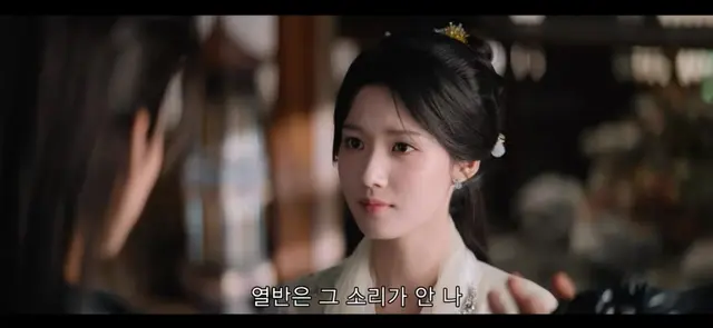 입청운에서 가장 아름다운 회차 꼽으라하면 당연히 피엔츠키스신있는 25화지
내여자가 목에 칼을 들이밀어도 걍 여자만 보면서 걸어가는남자
명의 주춤하니까 칼끝 잡아당겨서 끌어안는 미친남자 기백재