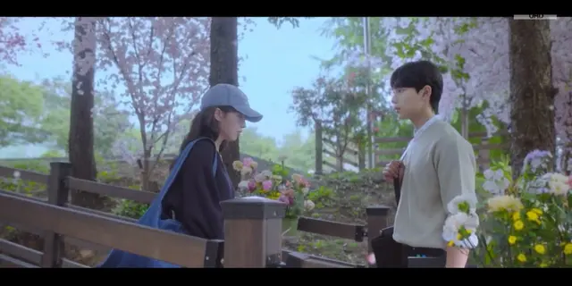 휴학하러 휴학원 들고 가다 마주친 잘생남
조소과 신입생으로 착각하고
휴학계 박박 찢는 반희진 ㅠㅠㅋㅋㅋㅋㅋ
#바니와오빠들 #바니 #노정의