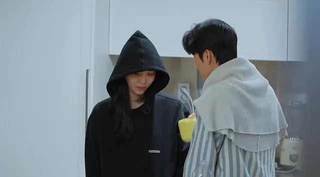 현지 백현이랑 얘기하다가 갑자기 안김.........