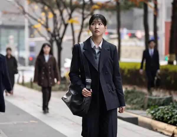 아파트 2화 2회 줄거리 : 가짜 가족 이유 , 경북이 , 언니 박하정 3회 예고