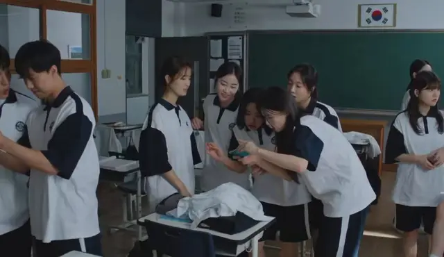 친애하는X

백아진 윤준서 김재오 셋이 작당모의해서
심성희 날려버리고 아무런 상관도 없는 사람들처럼 서로 눈 하나도 안마주치고 흩어지니깐
묘한 쾌감들어 ㅋㅋ