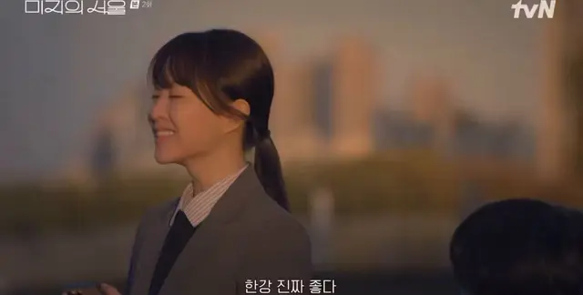 미지의 서울 2화엔딩 개처돌앗슨 
미지 꺄르륵 좋아하고 붕붕 날뛰는데 이호수 멜로눈깔장착.하고 가만히 지켜보다가 너 유미지지?<ㅆ발..........언젠간 알아보겠거니했는데 이렇게빠를줄몰랏어요 전개존나빠름 앙♡