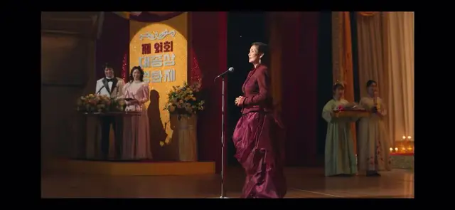 <애마>의 백미는 1982년작 정인엽 감독 <애마부인>의 주연이었으며 1980년대 영화계를 거쳤던 배우 안소영이 극 중 시상자로 출연하여 여배우로서의 소회를 밝히는 장면 아니겠는가?