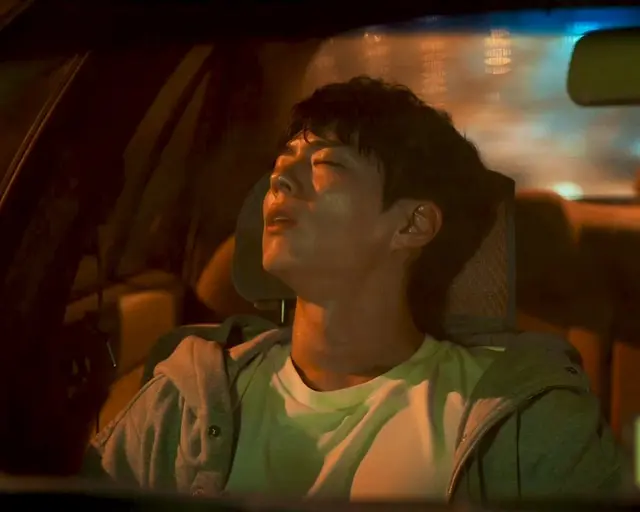 굿보이 보다가 개놀람
박보검이 덥다고 후드 벗엇는데
갑자기 바지까지 벗음 ㅁㅊㄱ