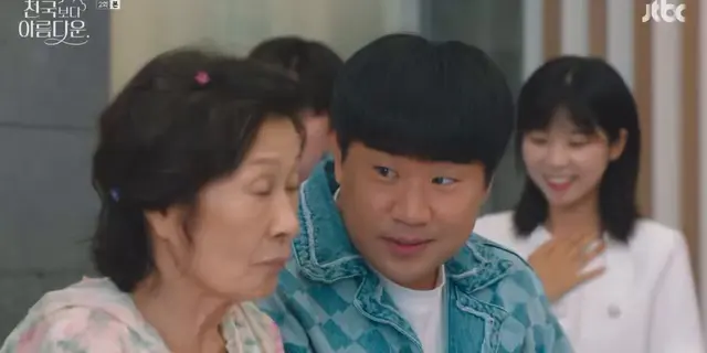 천국보다아름다운
이 사람 강아지라 공놀이 하자고
공 자꾸 건네주는데
거절당해도 굴하지 않고
다시 공놀이 시도 하는거 ㅈㄴ웃김 ㅋㅋㅋㅋ
ㄹㅇ 강아지 습성 ㅋㅋ