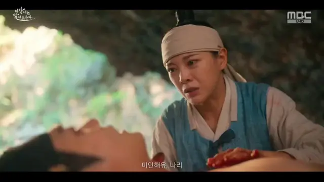 이강달 강달이 핏빛포옹 미친네...
다친 이강 지혈해주는데 고통스러워서 발악하다가 달이 으스러지도록 안는거 ㅁㅊ
아니 강태오 연기 어떠케 한거야...
내가 다 고통스럽노 ㅠㅠ

#강태오 #김세정