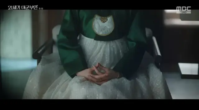 근데 대비한테 감히 대군이 이정도로
깝칠수가 있음? 다 큰 왕도 쪼는게 대비인데?
대체 왜 대비가 아니고 대군이 섭정을 하는지는
아니 이건 시발 언제 납득시켜주는 거고
둘이 야차 뜰 때마다 대비님만 존나 맞는말 해서
남주가 아련몽룡 표정 지을 때마다가
어처구니 없음