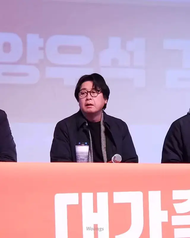 241216 대가족 gv
기뮨 영화 중 가장 오래 살고 호상하고ㅋㅋㅋㅋㅋ
자손도 많이 남기고 부인도 아름다운 영화 대가족 보러오세요
(영상에서 나오는 소리는 저 아님니다)
#김윤석