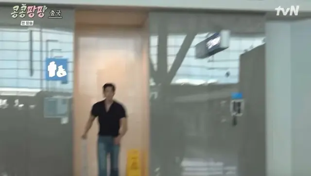 아니미친 김우빈 반팔핏 개돌았다
피지컬 감탄하는데 이광수가 패딩 입은 줄 알았다는게 개처웃기네