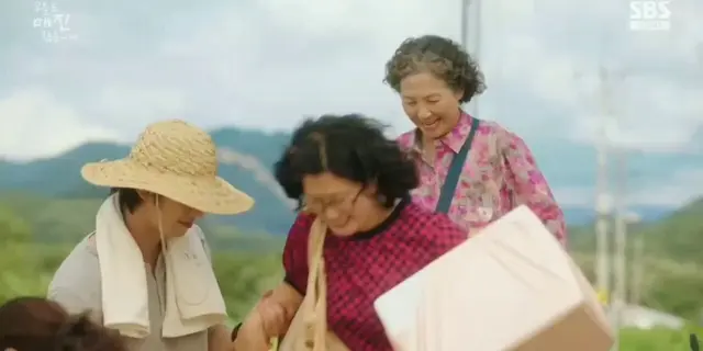 할머니들 다 잡아주지만 메추리는 담예진은 잡아주지 않음 ㅋㅋㅋㅋㅋㅋㅋㅋㅋㅋㅋㅋ
혐관 지대로셔 ㅋㅋㅋㅋ