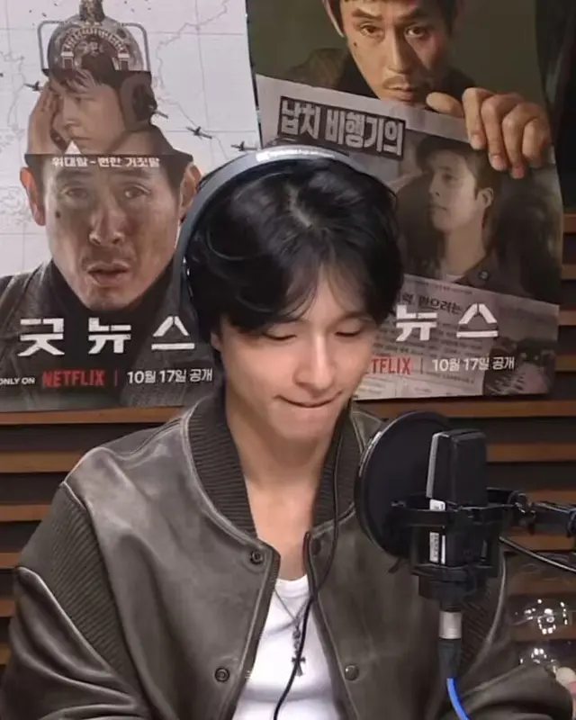 굿뉴스는 홍경이 했던 작품 중에서
가장 마음이 가는 작품이라 함

20대를 지나오며 무언가 하고 싶었던 이야기를 
이 작품을 통해 알맞게 마무리한 느낌이라고

약한영웅, 댓글부대 그리고 청설 이 모든 작품이
굿뉴스를 만나기 위한 과정이었다는 느낌이 강하고
그만큼 운명적이라 여겨진다고 함