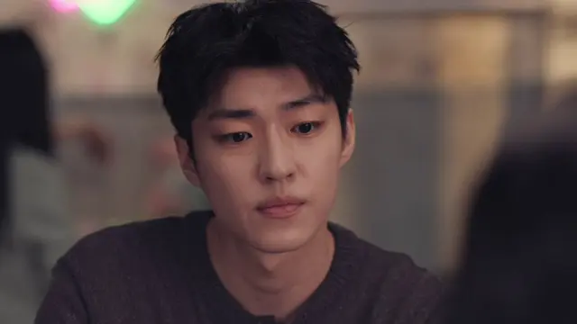 친한누나 고민들어주고 무한으로 편 들어주는 심유건이라는 남자 존나 가능이다,,, 아니 밥먹다가 주섬주섬 일어나더니 앞치마 매고 "출근했습니다"하는거 개뿜기네ㅋㅋㅋㅋ