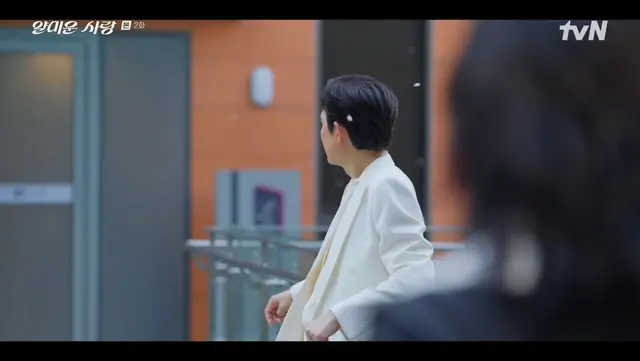 얄미운사랑 임지연 덕통사 당했다고???
아니 이정재에게...? 어떻게 샤랄라하지???
아니 너무 감정선 널뛰는데....몰입 안 돼
가슴이 어떻게 뛰는건데 샤갈
#얄미운사랑