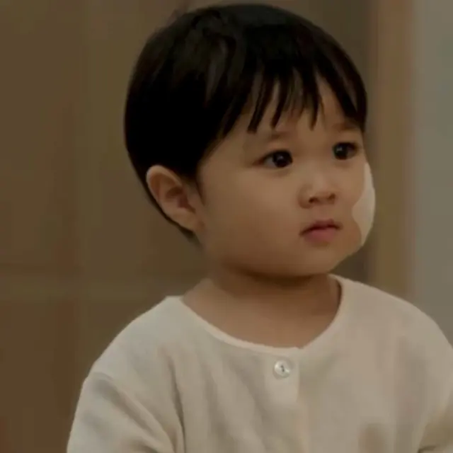 우주를줄게에서 우주가 영정사진 보면서 엄마라고 부르는게 첫등장씬이면 우뜩하라고.........