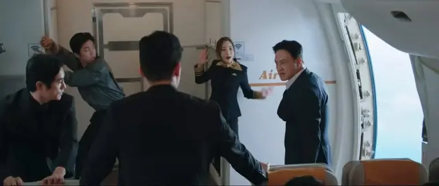 얘들아 제발 컨피던스맨 한 번만 봐바
드라마가 ㅈㅉ 신박하고 황당하고 골때리게 웃김