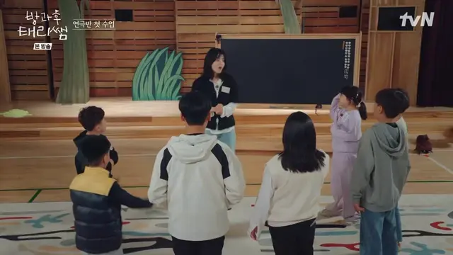 <방과후 태리쌤> 아니ㅋㅋㅋㅋㅋㅋ 연극 배워서 학예회때 공연 올린다니까 요즘 초딩애들이 OTL 아는 것도 신기한데 육성으로 오.티.엘~ 하면서 좌절하는거 미쳤나봐ㅋㅋㅋㅋㅋㅋㅋㅋㅋ