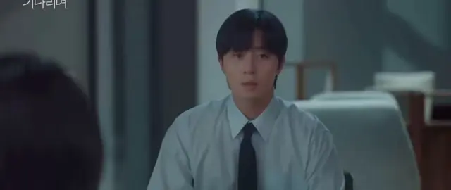 경도를 기다리며 경도지우 대사 티키타카 개숨막혀
“니가 하고 싶은 말은 기사 얘기야?”
“잘 못 지낸 거 알겠고 건강은 어떠니?”
“여전해 정신과 약에 찌들어 살아”
“입 닫게 만드는 건 여전하다”
“맛있니?”
“맛있어서 먹겠니? 어색하니까 마시지”
“떨려서 마시는 건 아니고? 맥주를 마시지 그래”