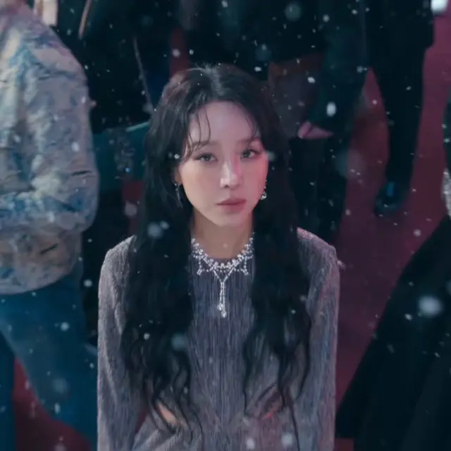 레이디두아 신혜선 착장모음집 ..
해볼 수 있는 스타일링 다해봤다더니 꾸꾸꾸 착장으로 약 100벌을 입고 나오신다 남녀노소 가릴것없이 다 홀리고 다니는데 헤메코 존예수준이