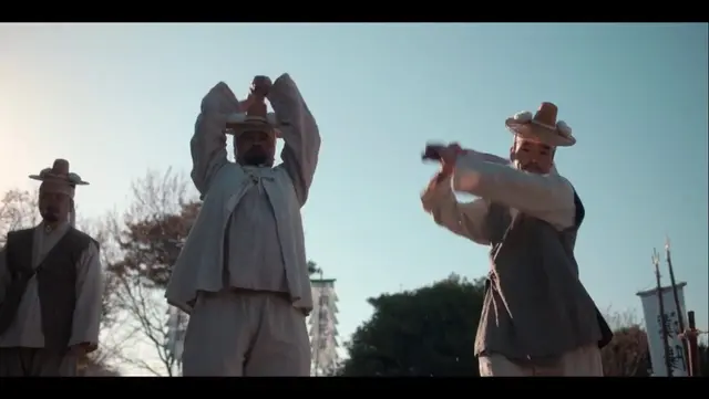 이강달 존맛드인 이유 아르켜줄게...
자기 부인이 자살강요당해서 죽었는데 마지막으로 본 모습이 멍석 속이었음 
근데 죽은 내 부인이랑 똑 닮은여자가 멍석속에서 죽기 일보직전에 완전 겁에 질려서 엉엉울고있는 거보고 트라우마 존나 씨게 온 세자<<<
혹시 내여자도 저랬을까봐...ㅅㅂ 이게 드라마지