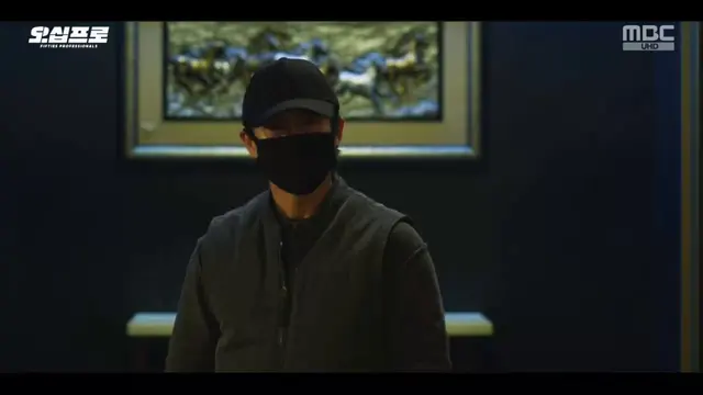 오십프로 1화 엔딩씬ㅅㅂ 신하균 오정세 10년(극중) 그리고 7년(극한직업이후)만의 재회에 카타르시스 느껴져야 할거 같은데 일단 과거여장정세이모의 자태가 너무 시강이셔서 걍 처웃김 아ㅋㅋㅋㅋㅋㅋㅋㅋㅋㅋㅋㅋㅋㅋㅋㅋㅋㅋㅋ