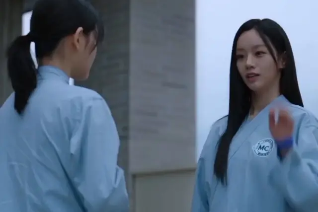 선의의경쟁 유제이 진짜 미친애같은점
친언니까지 경쟁상대로 보는 애가 전학생한테 단단히 감겨서 각종 범법행위로 공동1등 만들더니
전교석차표 맨 위에 둘 이름 씨피마냥 붙여두고 개좋아함
우슬기: ㄷㄷ