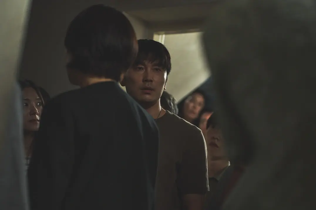 [넷플릭스 오리지널] <84제곱미터> 영화 리뷰 후기 정보 출연진 등장인물 평점 관람평 포토 결말