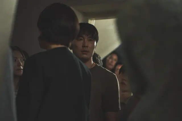 [넷플릭스 오리지널] <84제곱미터> 영화 리뷰 후기 정보 출연진 등장인물 평점 관람평 포토 결말