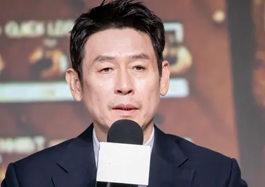 '굿뉴스' 설경구 "캐릭터 이름보고 이게 뭔가 싶더라. 변감독 현장에서 밥도 못 먹어"