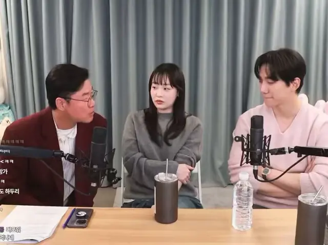 태풍상사 김민하 이준호 배우가 서울 사투리 열심히 공부한게 느껴짐...//
나피디가 -그등요만 붙이면 되는거냐니까는 둘다 즉석으로 시범 보여주는데 진심 개 잘 함ㅋㅋ
얘들아 제발 봐줘......